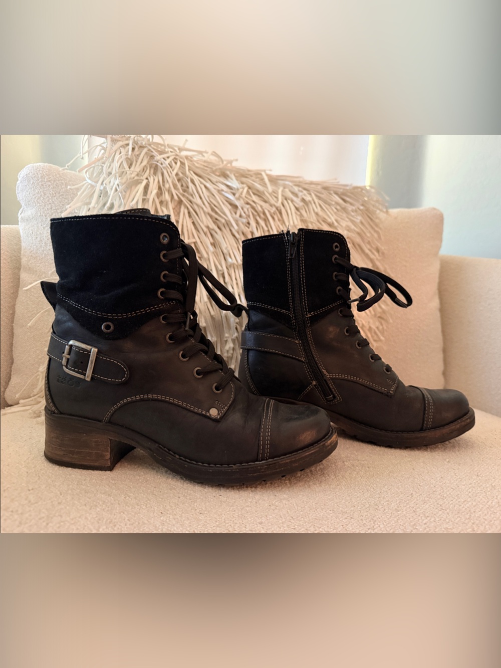 Toas Crave lace up black leather boots 7.5